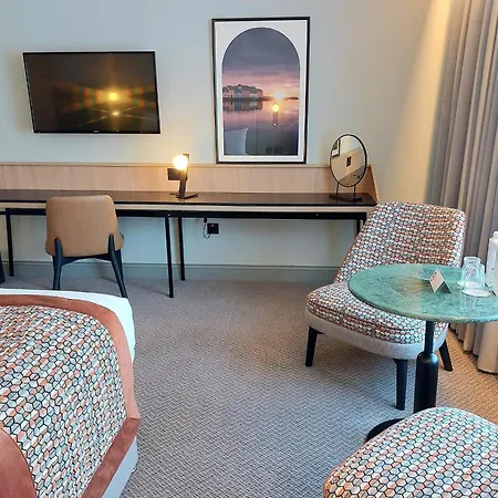 Menlo Park Hotel