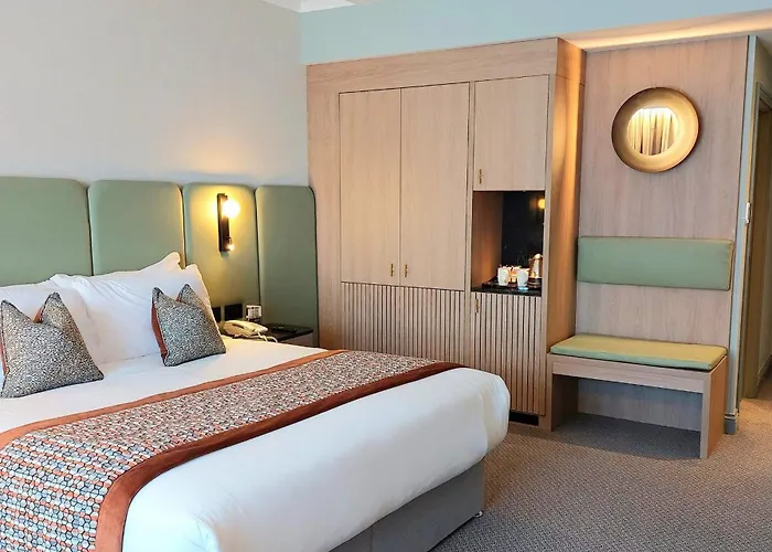 Menlo Park Hotel 4*