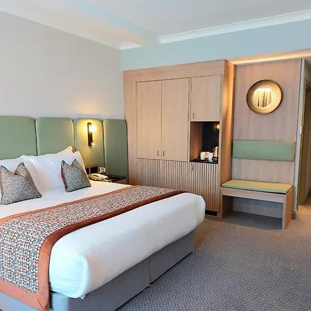 Menlo Park Hotel 4*
