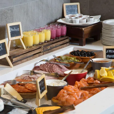 Menlo Park Hotel 4*